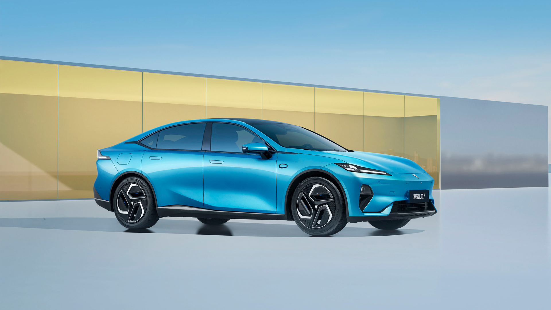 Електромобіль Deepal L07